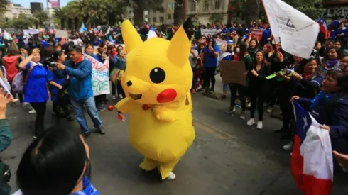 "Tía Pikachu" se hizo conocida en las manifestaciones tras el Estallido Social por bailar.