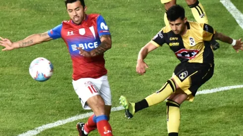 Joe Abrigo fue la figura de Coquimbo ante la UC: anotó doblete.