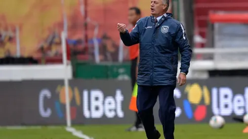 Gustavo Alfaro ante Colombia