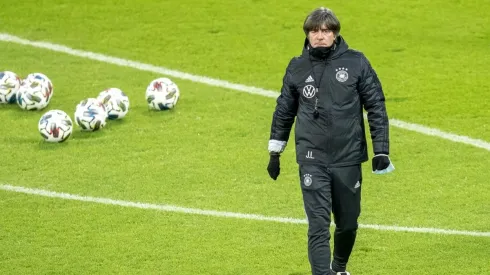 Löw seguirá como estratega de la Mannschaft.