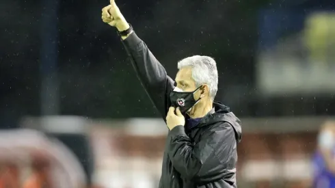 A Rueda se le mueve el piso en la Roja