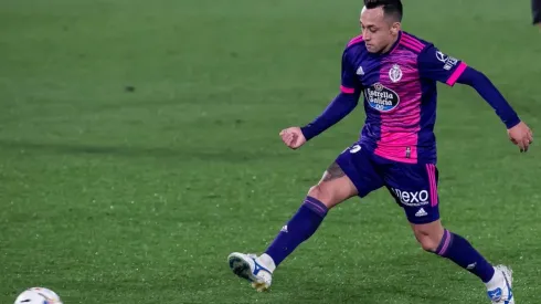 Fabián Orellana defendiendo al Real Valladolid
