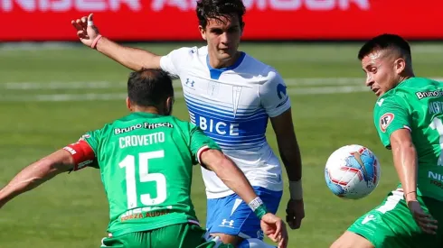 Ignacio Saavedra es titular inamovible en el líder del fútbol chileno con la UC, pero no ha tenido una opción en la selección chilena