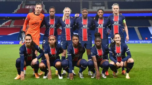Tiane Endler y la formación titular del PSG femenino contra Olympique de Lyon.