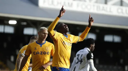 Abdoulaye Doucoure festeja su tanto ante el Fulham