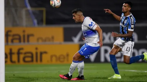 Con este cabezazo, César Pinares timbró la victoria de Universidad Católica sobre Gremio de Porto Alegre por Copa Libertadores
