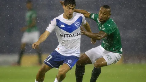 Pablo Galdames jugó todo el partido en la lluviosa noche de Buenos Aires