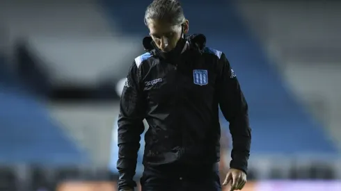 Sebastián Beccacece sale cabizbajo luego del empate de Racing