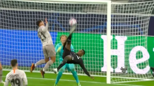 Embolo se lució con un golazo de chilena para el triunfo del Gladbach ante el Shakhtar