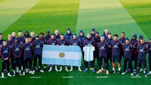 El equipo parisino le rindió un homenaje a Maradona.