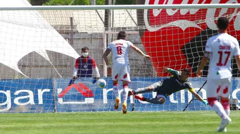 Pablo Parra sigue encendido y anotó de penal ante Audax