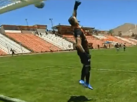 Video: Batalla por poco anota el golazo del año ante Cobresal