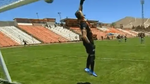 El palo salvó a Requena del golazo de Augusto Batalla