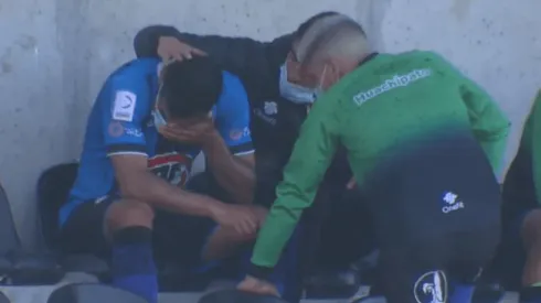 Antonio Castillo llorando en la banca de Huachipato