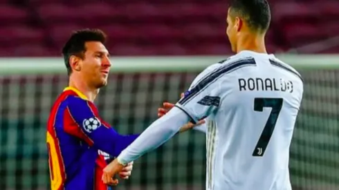 Cristiano y Messi se abrazaron con buena onda en el inicio del partido entre Barcelona y Juventus