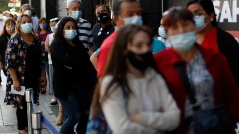 Chilenos hicieron filas para solicitar el 10%