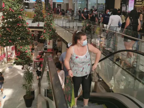 Extienden horarios en centros comerciales