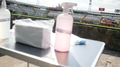 Minsal estudia suspender el fútbol chileno por el rebrote de coronavirus.