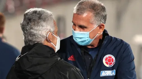 Carlos Queiroz saluda a Reinaldo Rueda en el duelo Chile-Colombia