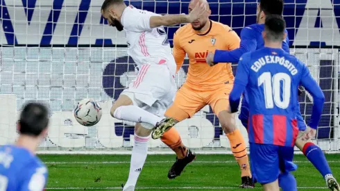 Benzema marcó el primer gol de Real Madrid en la victoria contra Eibar.