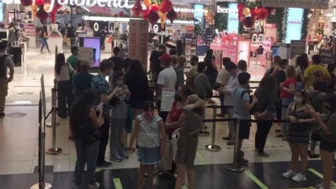 Santiaguinos repletaron los centros comerciales