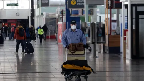 El primer caso de esta cepa en Chile fue descubierto a través de los PCR realizados en el aeropuerto.