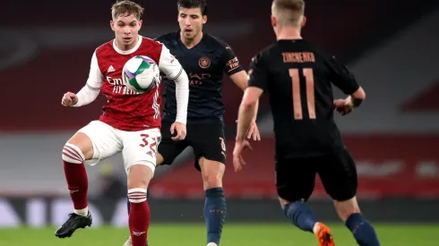 Manchester City clasifica a costa del Arsenal en la Copa de la Liga.