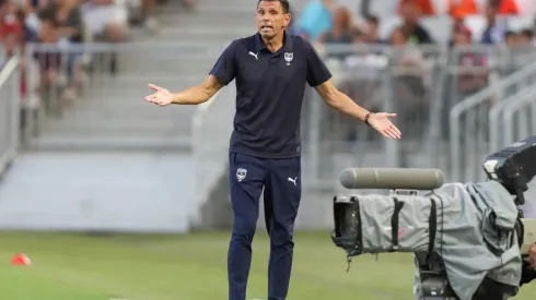 Gustavo Poyet dirigiendo al Girondis de Burdeos
