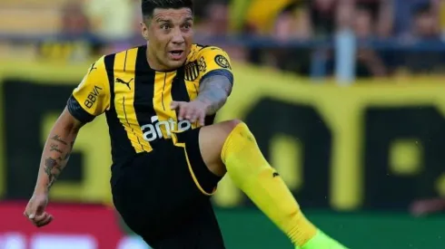 El futbolista chileno deberá buscar club.