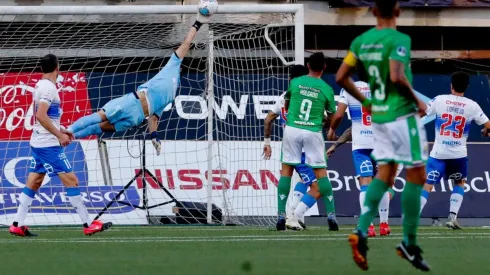 Tapadón de Dituro para la UC contra Audax Italiano.