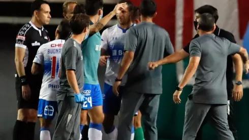 Juan Tagle lanza dardos contra el árbitro de Audax-Católica.