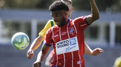 El jugador de 27 años murió tras caer a un lago en Uruguay.