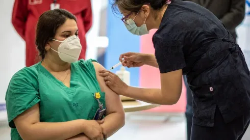 El 45% de los chilenos se vacunarían apenas se pueda