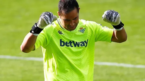 Claudio Bravo espera reaparece después de un mes lesionado en el derbi andaluz entre Betis y Sevilla