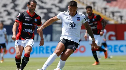 Colo Colo estrena nueva camiseta ante los pumas.
