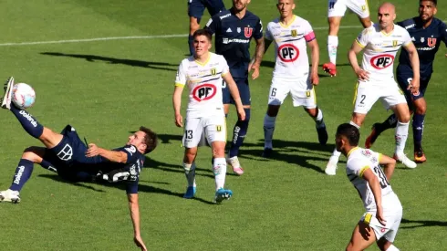 Una final se juega en el Estadio Nacional.