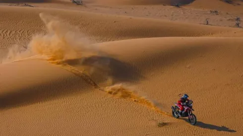 El chileno José Ignacio Cornejo durante la etapa 6 del Dakar 2021.