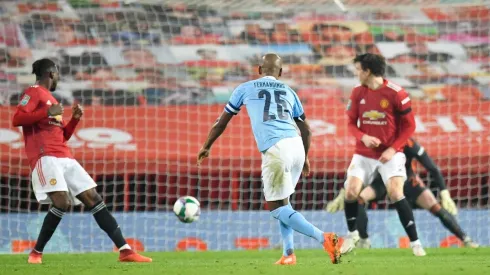 Manchester City se mete en la final de la Copa de la Liga con golazo de Fernandinho ante el United.