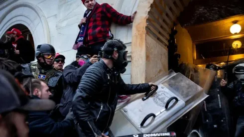 Adherentes de Trump ingresan al Capitolio para impedir triunfo de Biden