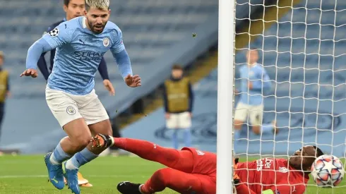 Sergio Kun Agüero marcando para el Manchester City