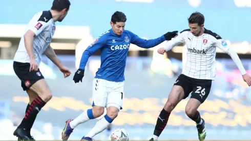 Gran asistencia de James