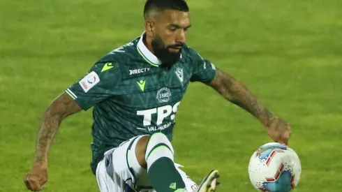 Ronnie Fernández parte de Wanderers y regresa a Arabia Saudita.