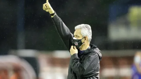 Reinaldo Rueda en la banca de la selección chilena