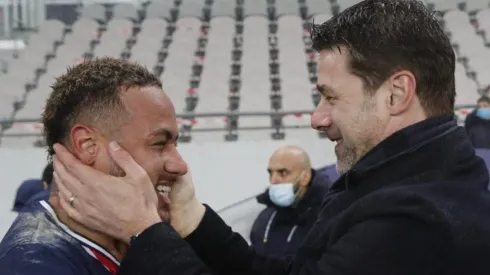 Pochettino celebrando la Supercopa de Francia junto con Neymar.