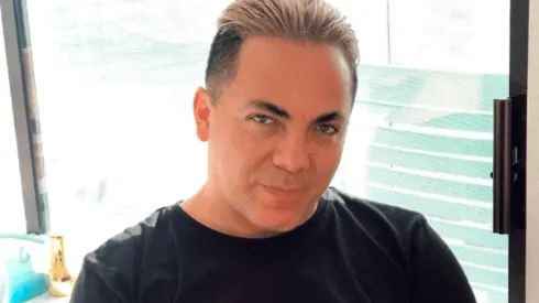Cristian Castro recién había presentado a su nueva novia, cuando le cayeron encima estas acusaciones en Instagram.