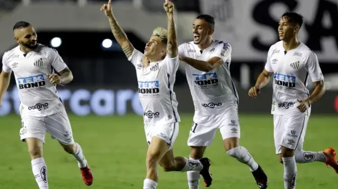 Soteldo, figura en Santos contra Boca Juniors en la semifinal de Copa Libertadores.