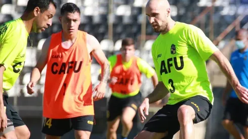 Coquimbo sorprende a espía de Defensa y Justicia grabando el entrenamiento.