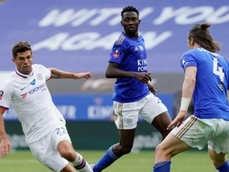 Leicester va por la cima de la Premier frente al Chelsea