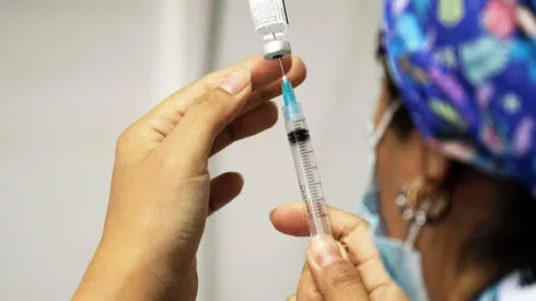 Este lunes el Ministro de Salud dio el vamos a la vacunación de adultos mayores