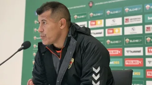 Almirón llegó dos horas tarde a la conferencia